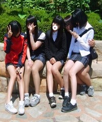 韓国の女子高生の制服って 何であんなに短いのでしょうか それに Yahoo 知恵袋