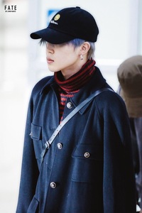Btsのジミンがタルバンで被っていた白いファーの生地のようなバケットハット Yahoo 知恵袋