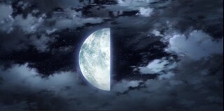 まどマギの叛逆の物語の最後のシーンに出てくるこの月はなぜ半分に Yahoo 知恵袋