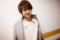 Nissy 西島隆弘 さんの髪色なんですが あれは2回ブリーチだけ Yahoo 知恵袋