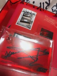 Ikonのcdを買ったのですがこのサインは誰ですか ユニ Yahoo 知恵袋