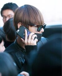 このテテが着けてるサングラスどこのブランドか教えてください Bts Yahoo 知恵袋