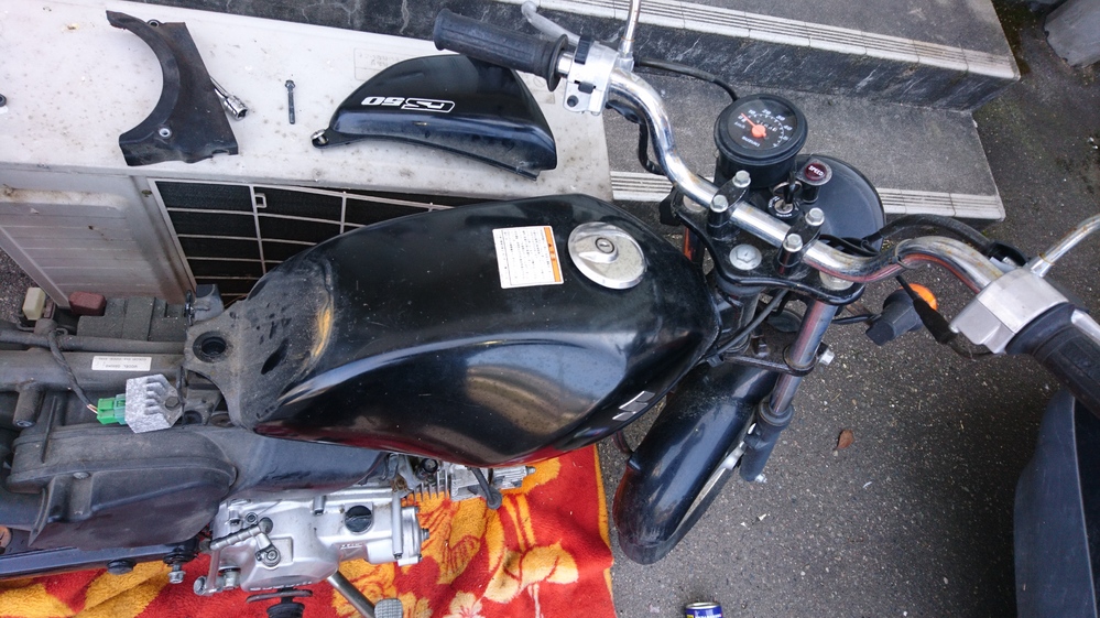 SUZUKI GSX250 純正タンク　実働車外し 500枚！！すごく急ぎです。バイク、タンク外し方スズキの原付