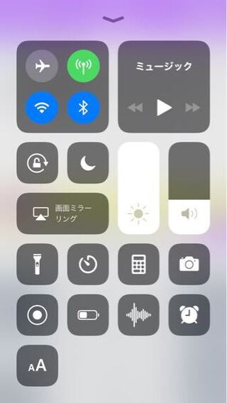 なる 暗く スマホ 画面 が の