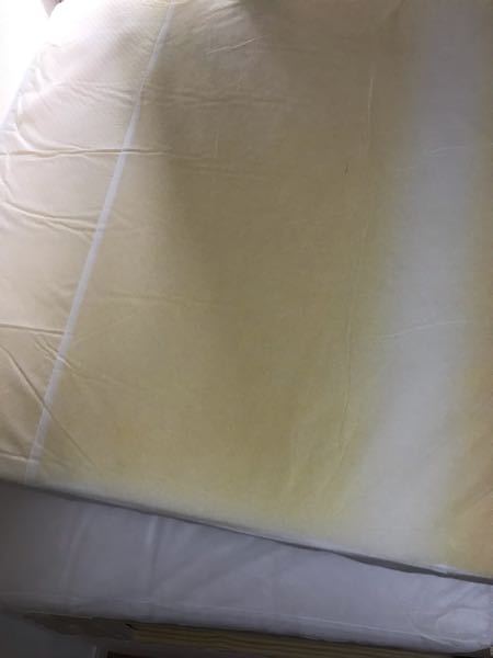 ソファーのカバーを外して、中の色が画像のように黄色に変わりました。なんの原因ですか？洗濯とか出来ますか？よろしくお願いいたします！ 