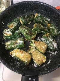ピーマンの肉詰めを焼くとき 皮側を焼くと縮んでしまい肉がポロリと出て Yahoo 知恵袋