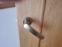 ドアノブの修理 家のドアノブが壊れ 握って上に上げないと開かなくなりました Yahoo 知恵袋