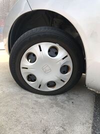 車のタイヤのパンクって見た目ですぐわかるくらいペチャンコになるのです Yahoo 知恵袋
