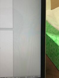 MacBook 2016のゴミ Macbookの画面端のゴム？みたいなとこに挟まったゴミをとる