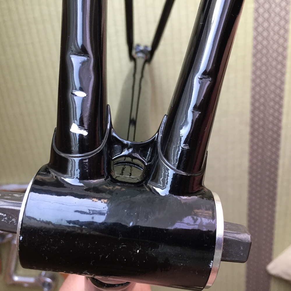 クロモリフレームの凹みについての質問です。先日、クロモリフレー