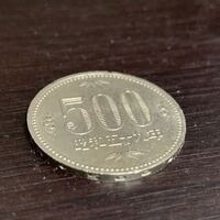 この500円玉って珍しいんですか 昭和59年銀色側面にn Yahoo 知恵袋