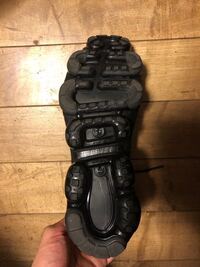 ヴェイパーマックスの本物と偽物の見分け方教えてください はじめま Yahoo 知恵袋