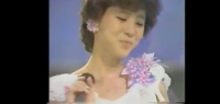 松田聖子が野ばらのエチュードでつけてたような花モチーフのイヤリングってどこかに売ってませんか？ 