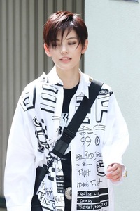 宝塚を見に行く時はどんな服を着ていくのですか いつも通りですか 少しい Yahoo 知恵袋