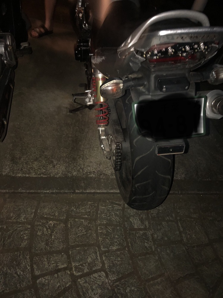 一昨日自分が右折しようと止まっていたところ軽自動車に後ろからカマを掘 Yahoo 知恵袋