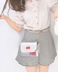 大学1年女子です 胸がgカップあってどんな服を着ても胸が強調して見える Yahoo 知恵袋