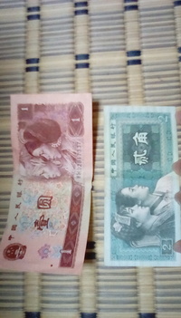 今日気付いたんですが お札の長さ 大きさ てそれぞれ違うん Yahoo 知恵袋