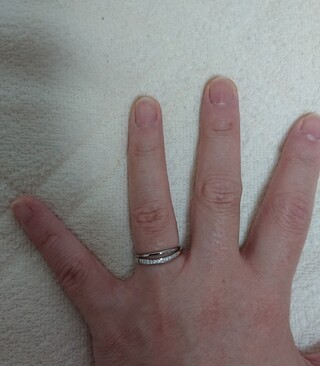 指輪についてご意見お願い致します 結婚指輪が少し緩いです スポッと抜ける Yahoo 知恵袋