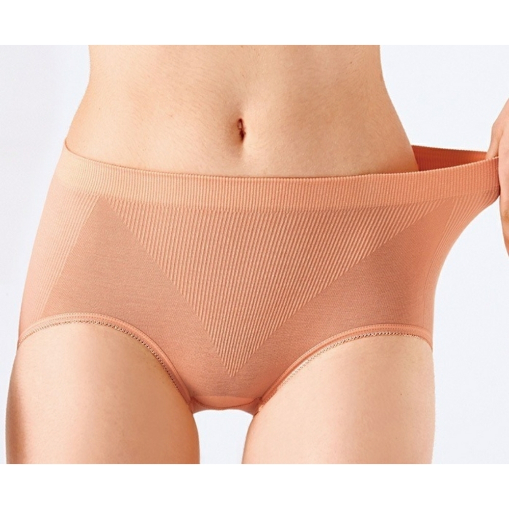60代熟女汚れパンティ姿 