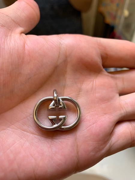 メルカリで先日購入したGUCCIのネックレスが届き実際見てみたらなんか 