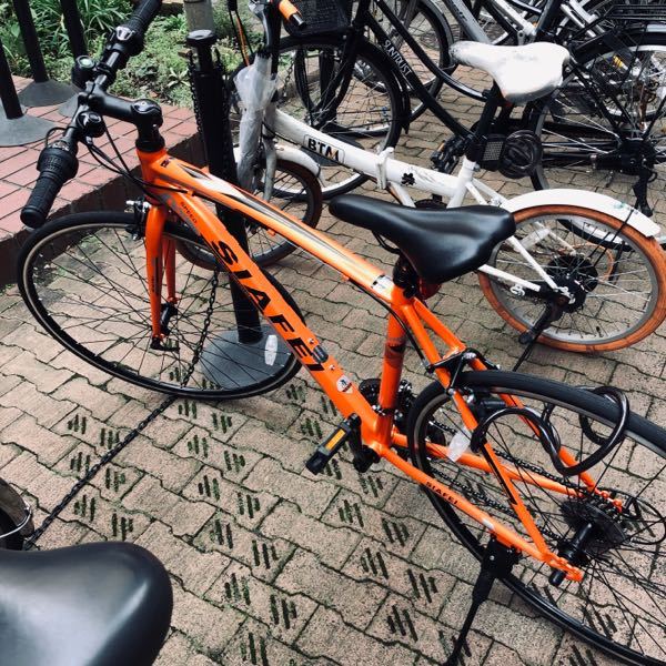 駐輪場でかなりカッコイイロードバイクを見かけました - これ、はやい 
