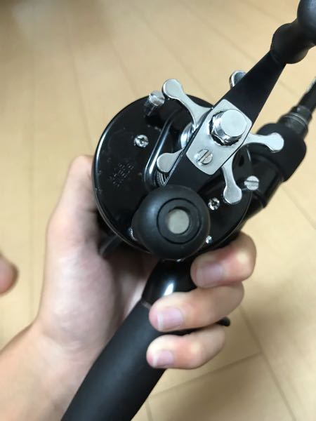 アンバサダー5600cのハンドルノブの取り方に困っています、いまいち