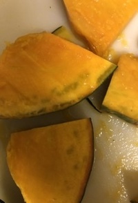 カボチャに出て来た白い斑点 カボチャを切ったところ 実の部分に白い斑点 しま模 Yahoo 知恵袋