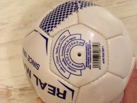 サッカーボールはどのくらいの硬さまで空気入れればいいのですか 本当 Yahoo 知恵袋