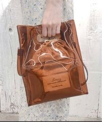 今の時期に画像のようなクリアバックっておかしいですか 季 Yahoo 知恵袋