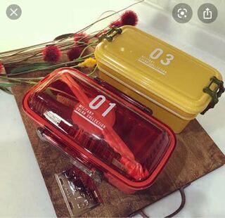 ダイソーで こちらの箸付きのお弁当箱を購入しました 蓋を取れば Yahoo 知恵袋