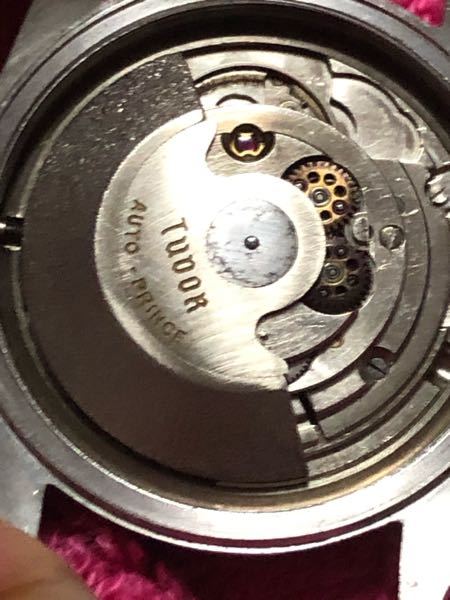 チュードル赤レンジャー9050文字盤リダンモデルの定価について 