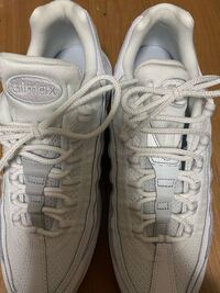Airmax95の紐は1番上まで通すか 上から2番目まで通すかどちらがか Yahoo 知恵袋