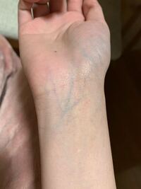 パーソナルカラーについてです 手首の血管の色は パーソナルカラーを判断す Yahoo 知恵袋