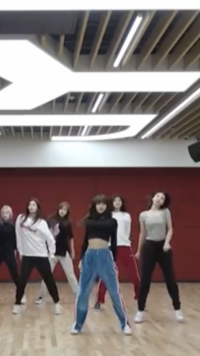 Twiceが着ているようなダンスの練習着が欲しいんですが どこを探してもあ Yahoo 知恵袋