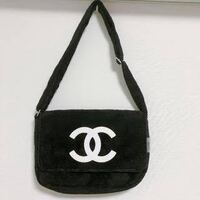 メルカリやラクマなどに出品されてる、CHANELのノベルティー