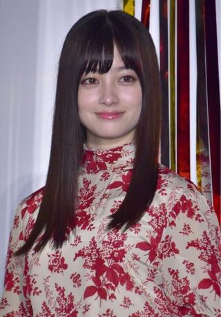 橋本環奈ってストレートパーマかけていると思いますか それとも毎日アイロン Yahoo 知恵袋