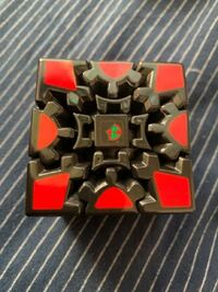 このルービックキューブの解法を教えてください。 解く事はできるのですがとても時間がかかります。
3×3の応用はできるのでしょうか