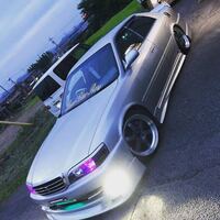 車のフロントエンブレムを赤に発光させると車検通りませんか 青なら通ると Yahoo 知恵袋