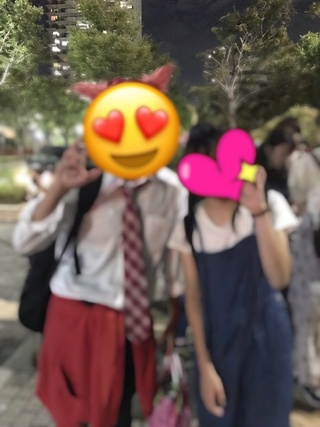 この画像をtwitterで見つけたのですが 隣の方はりぬくんのコスプレイ Yahoo 知恵袋