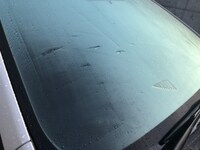 車の窓ガラスの上にあるプラスチックの雨よけ の正式名称はなんといいますか Yahoo 知恵袋