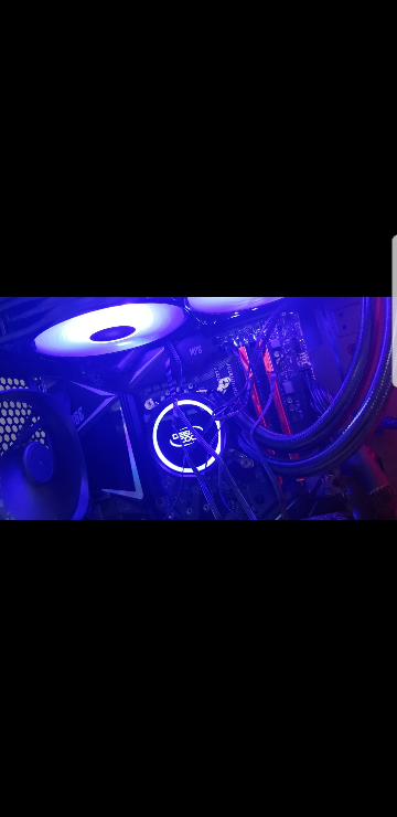 自作PCを作ったのですが簡易水冷CPUクーラーのLEDがずっと点灯し 自作PCを作ったのですが簡易水冷CPUクーラーのLEDがずっと点灯し