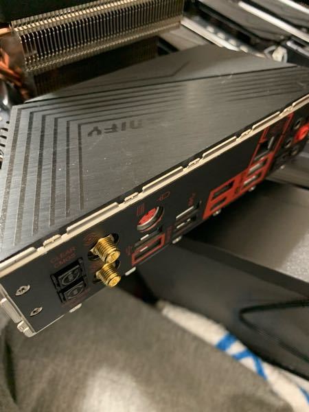 このようなioパネルが付属していないマザーボードはpcにどのように取り