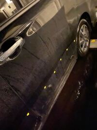 友人の運転する車の助手席を開けるときにドアの下を縁石に擦りました Yahoo 知恵袋