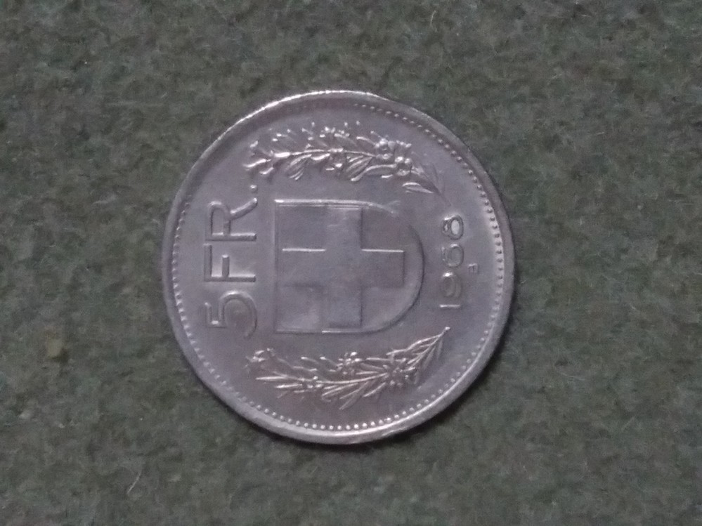 写真のスイスの1968年の5フラン硬貨は銀貨ですか？12g,31mmです