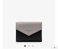 マイケルコースの財布を購入したいのですが、個人的に気に入ったのがレディースの財布でした。 こちらの財布は男性が使ったら違和感がありますか？？
よろしくお願いします。