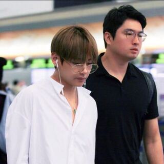 Btsといつもいるこの男の人は誰ですか セジンさんだった気がします Yahoo 知恵袋