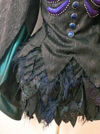 こちらのスカートに使ってる生地の名前 販売しているサイト等を知っている方 Yahoo 知恵袋