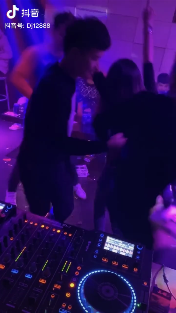 中国版tiktok 抖音でここ最近流行っている 潜水艦 みたいなゲ Yahoo 知恵袋