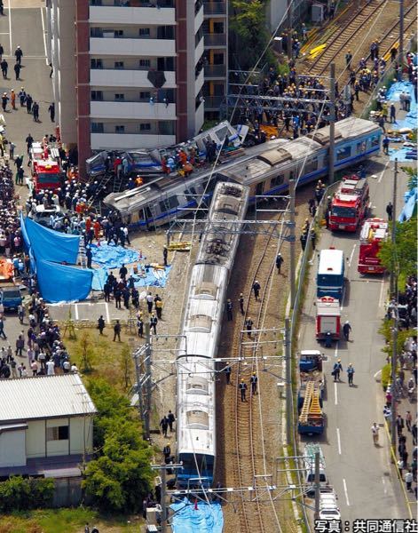 福知山線脱線事故の列車は7両編成と言っておりますが 写真を見る Yahoo 知恵袋