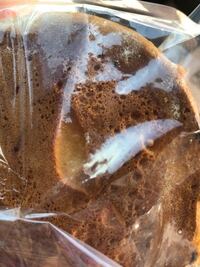 このパンの白い粉みたいなのはカビですか この写真の上側の白いところ Yahoo 知恵袋